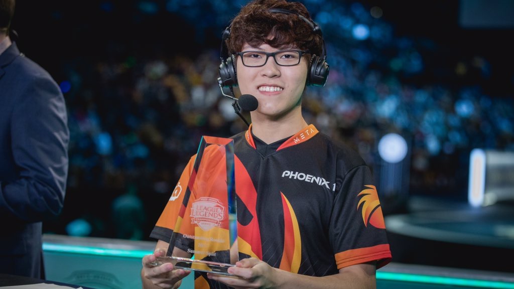 Mike Yeung with his 2017 Rookie of the Split award